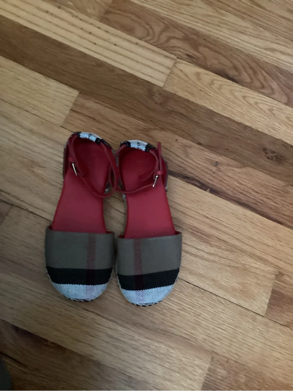 Burberry girls sandals